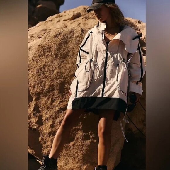 Free People NWT Peace Out Backpack Parachute Parka White Jacket size M/L - Picture 2 of 9